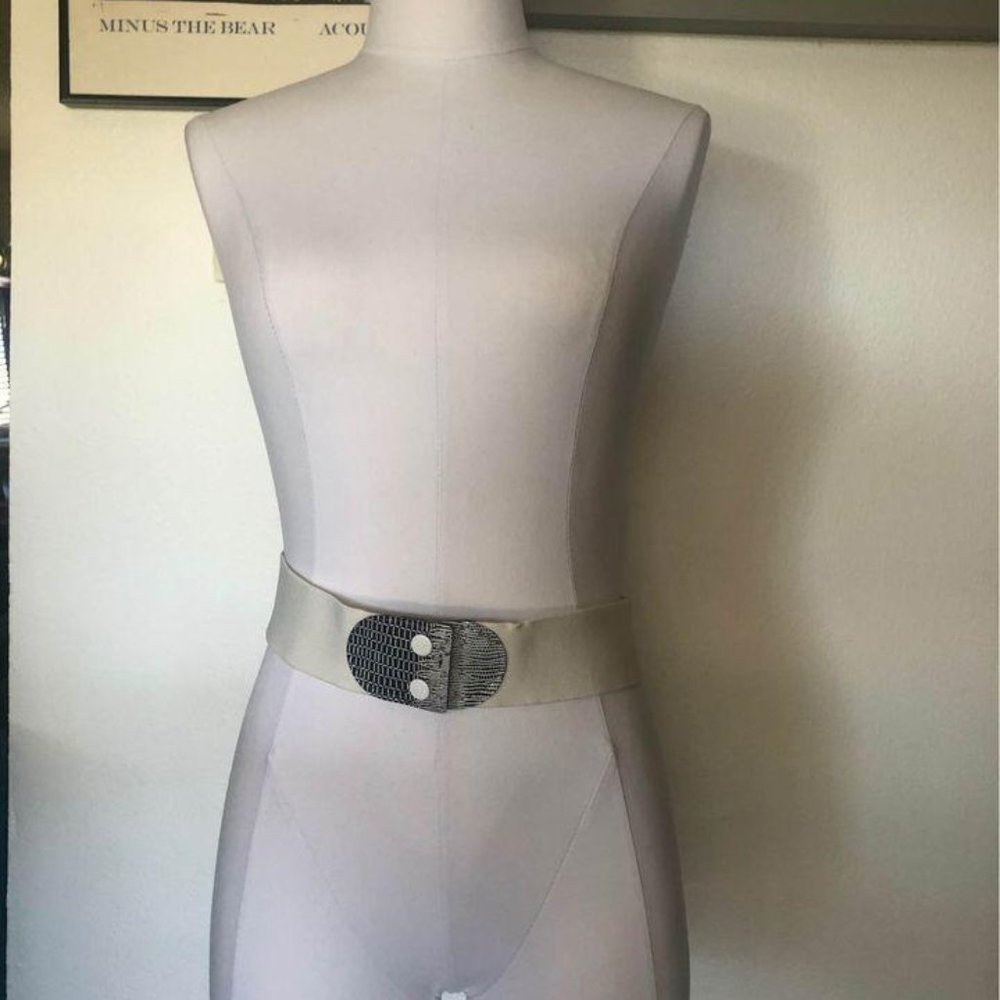 Vintage White Stretchy 1980’s Cinching Belt